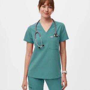 FIGS Catarina One-Pocket Scrub Top in Hydrogreen